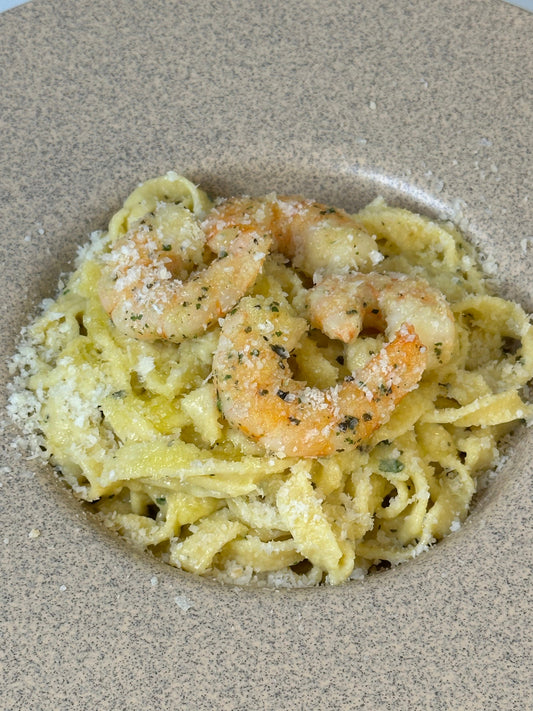 Fettuccine cu sos de parmezan și creveți